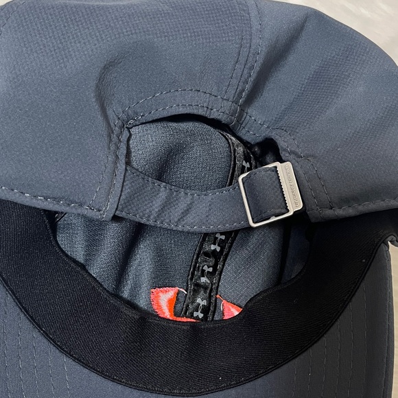 Under Armour Gray Hat with Vibrant Pink Logo - Picture 6 of 8